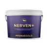 Ein lilafarbener Eimer mit der Aufschrift Nerven+ mit Tryptophan von Pferdegold, ein Ergänzungsfuttermittel für Pferde mit Tryptophan und Kräutern zur wirksamen Beruhigung.