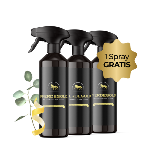 Drei schwarze Pferdegold® Insektenschutzspray 3 für 2 Flaschen mit goldener Schleife, grünen Blättern und einem "1 Spray GRATIS"-Etikett betonen den pflanzenbasierten Wirkstoff für effektiven Zeckenschutz auf weißem Hintergrund.
