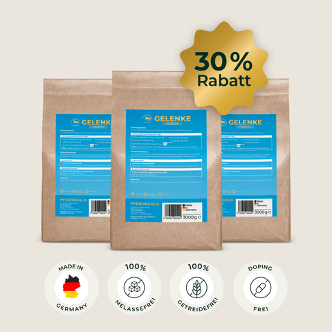 Drei braune Pferdegold®-Nachfüllbeutel mit der Aufschrift „Gelenke Muschelfrei Nachfüller 3er“, versehen mit blauen Etiketten, einem 30-Prozent-Rabatt-Aufkleber und vier Zertifizierungssymbolen darunter.